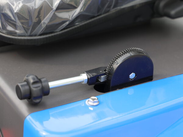 0Q8A3681 HY12M2 kék minikotró